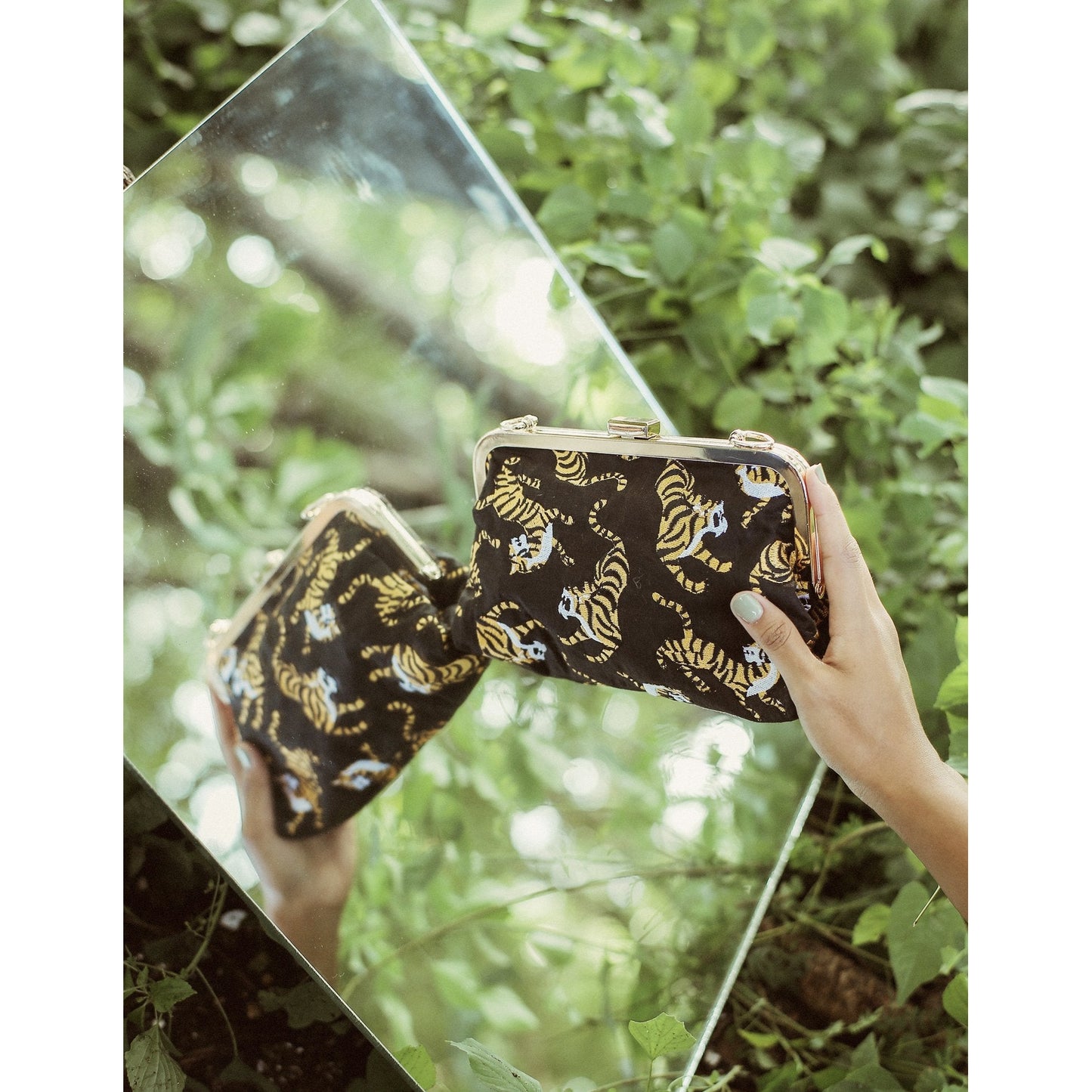 Sumatran Tiger Clutch, in Black