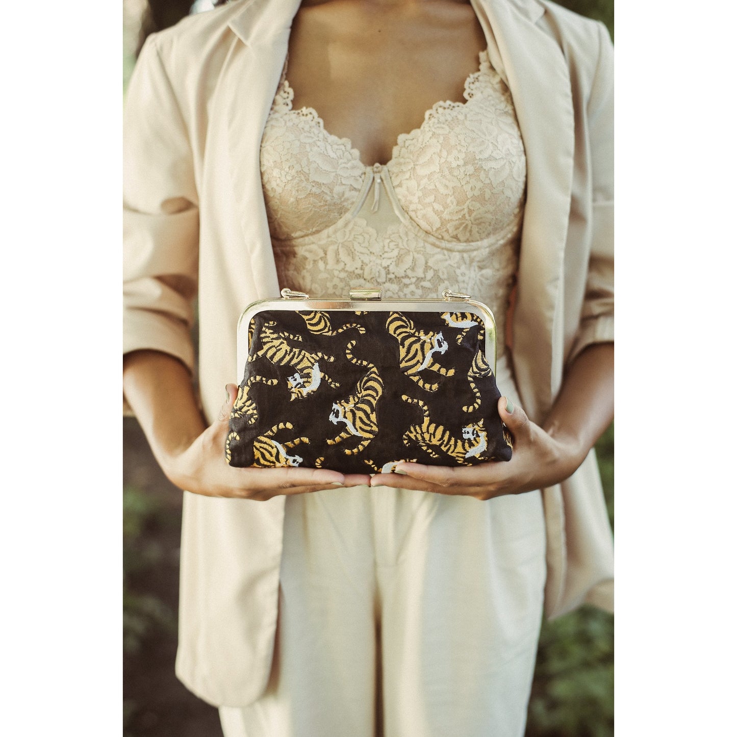 Sumatran Tiger Clutch, in Black