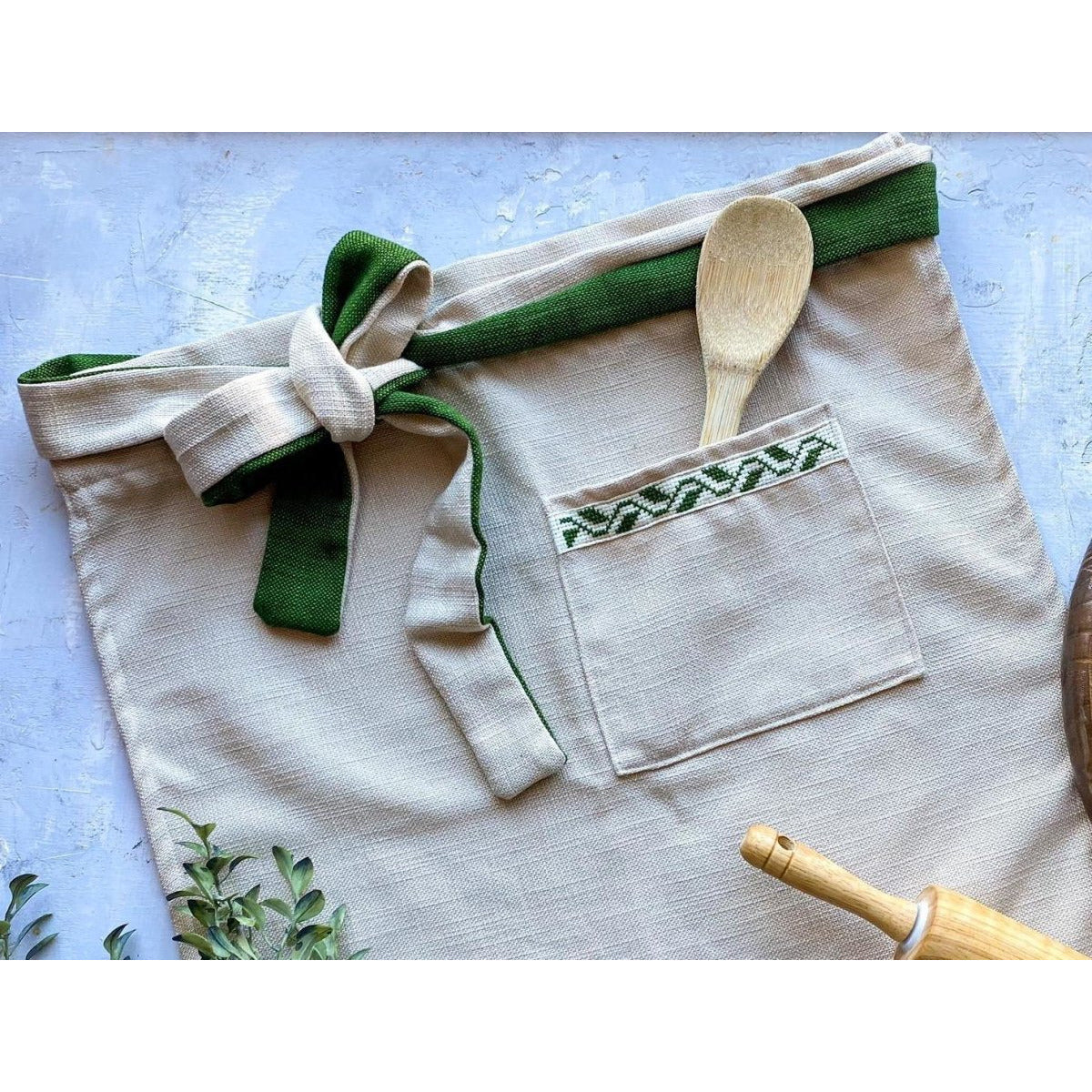 Olive Branch Apron in Vanilla Cream